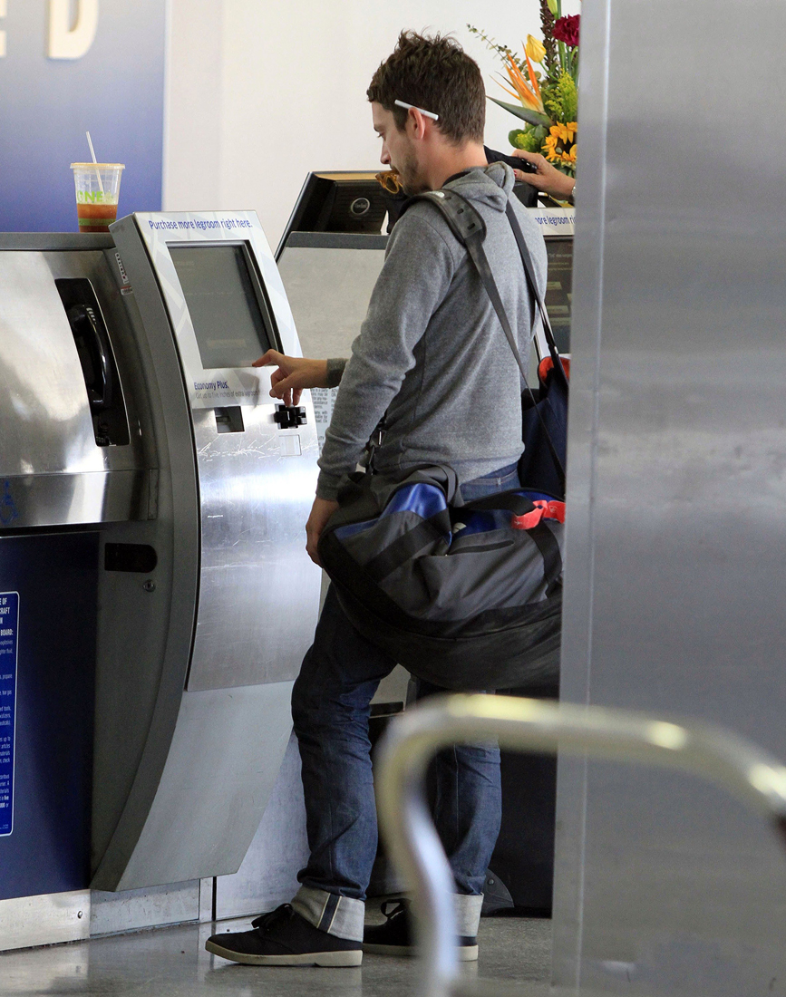 My husband at the airport :PPP  